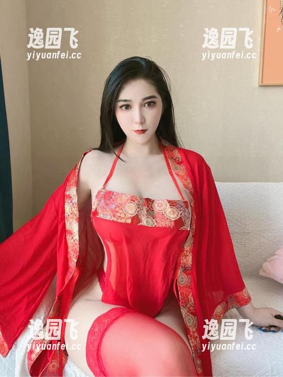 微密圈 - 120斤的小王同学：经典皮衣写真合集——不否认，我真心想捡一件同款。