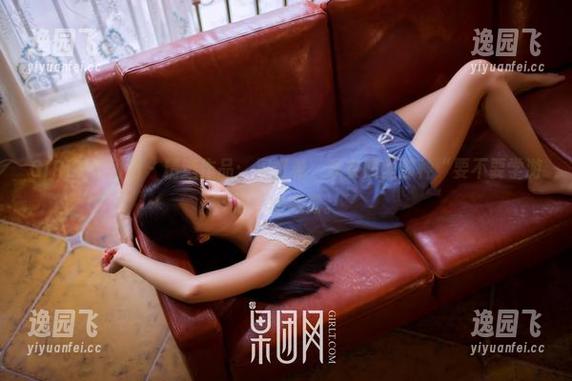 GIRLT果团网 - 精选作品：周妍希，泳衣照里那种“要不要学游泳”的感觉。