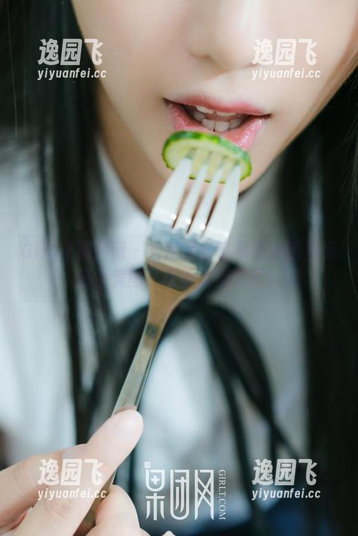 GIRLT果团网 - 当陈迪娅私房里的比基尼遇上美图，画面太魔性了！
