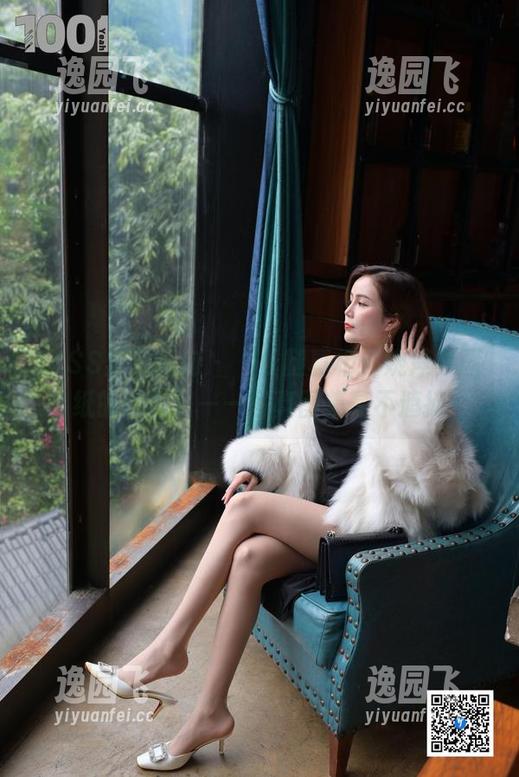 IESS异思趣向 - “长腿真相：婉萍与画纸的碰撞”——写真图集毫不遮掩