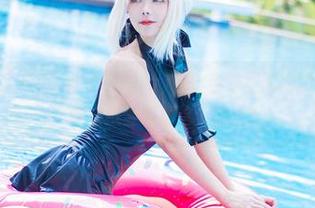 一眼看过去,Kitkat Cosplay在水手服里的原图简直太撩了,咋墙纸要换成这个壁纸?