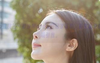 MiiTao蜜桃社 – 静香Mandy的居家写真，其实墙壁的颜色更吸引我。