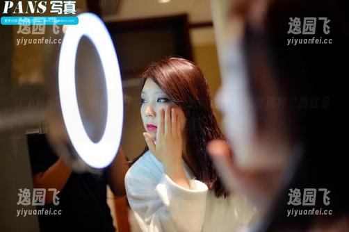 PANS写真 - 小奇牛仔裤大赏，走进高清图库感受那种“我就是这样”的自信。