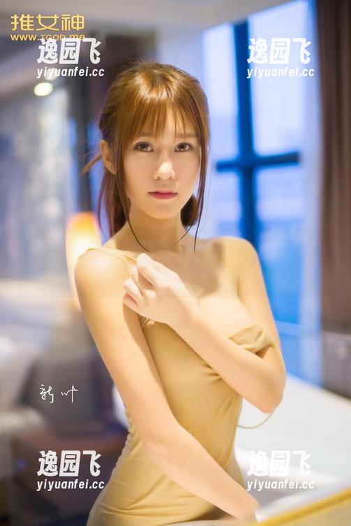 TGOD推女神 - 校服和谭晓彤，这组合太可爱了吧，好想下载一整套来回味。