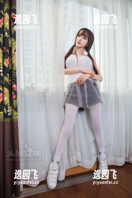 TouTiao头条女神 - 看小热巴如何在高清写真中狂秀美足，慢慢忘掉我的双脚……