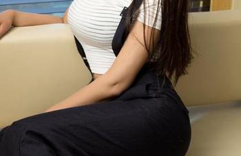 UGirls尤果网 – “厨娘”李颜儿的私拍：不仅翻炒功夫了得，还能当模特！