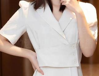 Xiuren秀人网 – 卓君Jeanes驰骋在豹纹的迷雾中：精选套图
