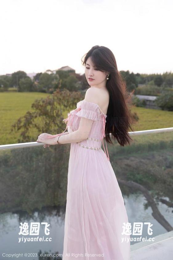 Xiuren秀人网 - 别说了，婕西儿jessie在天台的美图让我有点想上去走一圈。