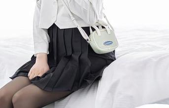 Xiuren秀人网 – 最新的沈佳熹写真，灰丝在每个细节里藏着调皮的暗示。