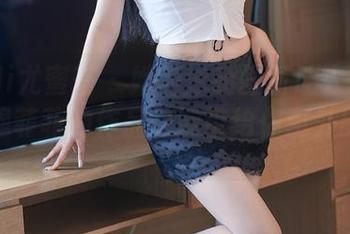 YouMi尤蜜荟 – 她的泳装画面让人浮想联翩，穆菲菲的作品总能带给你意外的惊喜。