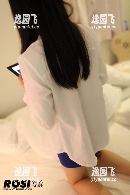 rosi - 小莉的浴室探险：原图里的水花飞溅，资源随便拿哟