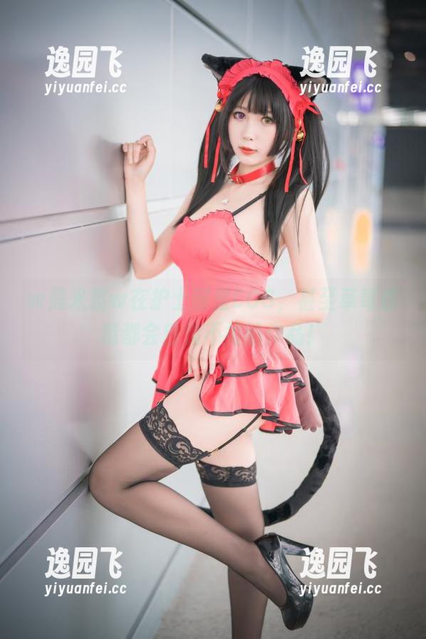 w黑米粥w在护士服里COS，甚至草莓香精都会自愧不如的作品！