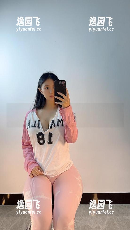 微密圈 - 说好的圣诞壁纸呢？俏妞qiaoniu66的写真全集又让人意外！
