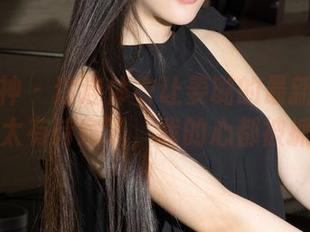 克拉女神 – 这连体衣让姜璐的最新写真集看起来太有诗意了，我的心都被抓住了。
