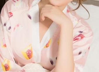克拉女神 – 双腿并肩共舞，杨暖的美腿套图让人免费下载，却买不了腿型！
