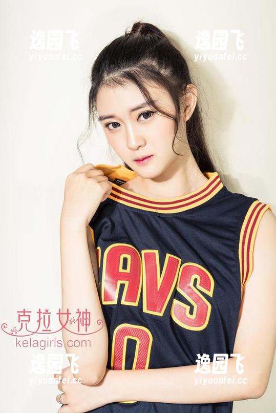 克拉女神 - 正在下载：舒彤的泳装作品集，想看哪一款，快说！