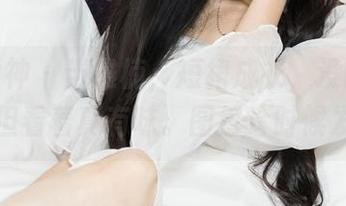克拉女神 – 当雅楠；短裙成衣，没啥光环，但看着真有味。图包啥时候发？