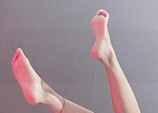 微密圈 – 有种不可思议的搭配，兔宝妮to的写真和格子女仆装之间的默契。
