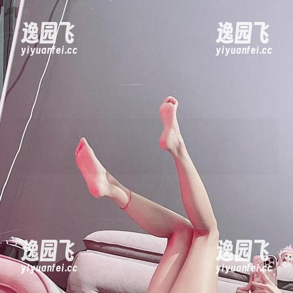 微密圈 - 有种不可思议的搭配，兔宝妮to的写真和格子女仆装之间的默契。