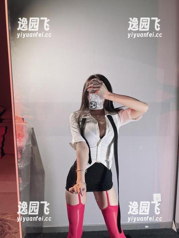 微密圈 - 兔宝妮to带你窥探办公室，这组图片像是在悄悄授予你资源的钥匙。