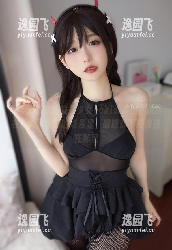 无圣光状态的发条少女yoki泳池图，沉醉在那似真似幻的场景里，眼睛却不知该落在哪里