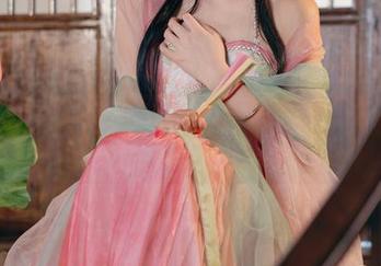 一进咬一口兔娘教室就被美图镇住了！神奇吗？