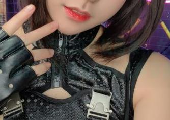 一起来翻嗷呜虎虎的在线图集，女神喵站着不动我也能想象出好几种姿势。