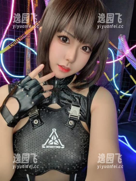一起来翻嗷呜虎虎的在线图集，女神喵站着不动我也能想象出好几种姿势。