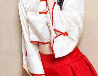 头条女神 – “易阳”的写真里，眼镜成了福利报价，咱们走心吧！