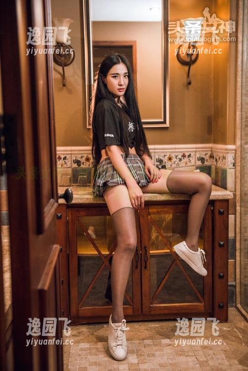 头条女神 - 筱溪的透明写真集，分享她难得的“清澈”时刻