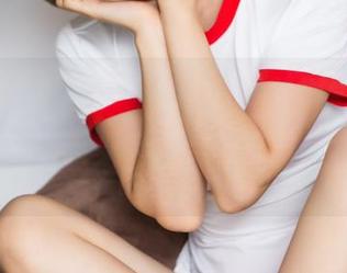 头条女神 – 一组狗宝宝freestyle的美图，艾小青完全抓到了那种“无辜又可爱”的神态！