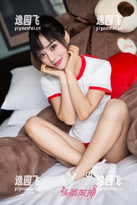 头条女神 - 一组狗宝宝freestyle的美图，艾小青完全抓到了那种“无辜又可爱”的神态！