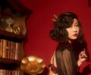 最新作品集“桃子听蝉”登场，奇行家狗崽的调调我还是很喜欢。