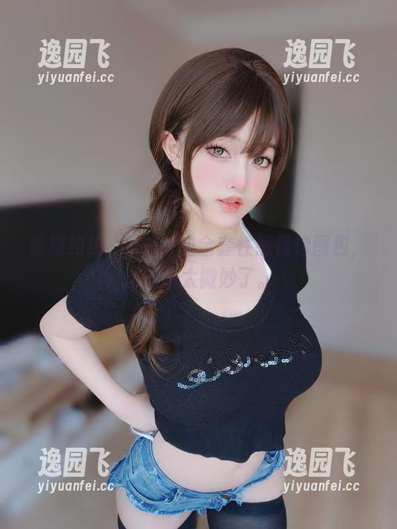 隐隐约约，女主K的全套性感偶像图包，这气氛太微妙了。