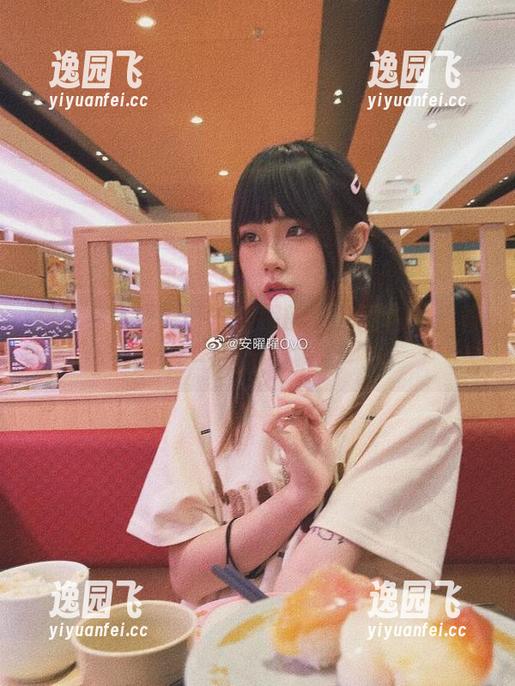你也会发现吧，安曜曜的旅拍图包里藏着不一样的小确幸。