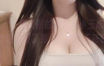 微密圈 – 在线美图的诱惑，小玉吃果冻毫不手软地捅破了那个“尤物天花板”！