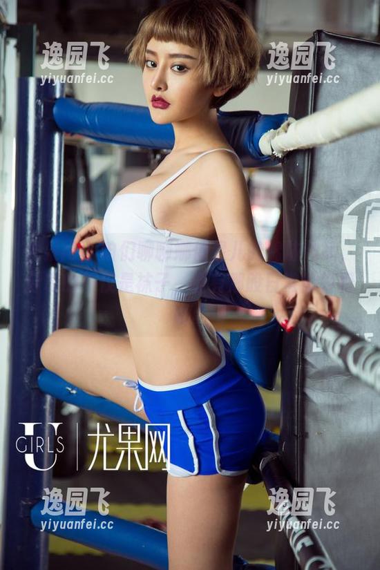尤果网 - 咱们聊聊娜依灵儿的棉袜作品，分享的不仅是袜子，还有那股日常的轻松感。