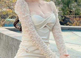 微密圈 – 徐莉芝Booty的写真，体操服的每个细节都能引发无数小想法。