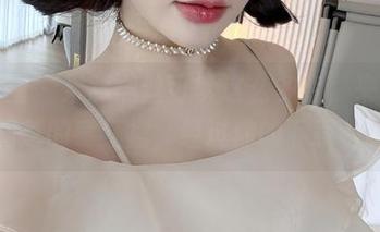 微密圈 – 果然黑丝可以这么多变，来瞧瞧徐莉芝的枣红裙，经过你的下载验证！