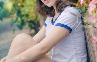 推女神 – 哇，这壁纸背后居然藏着谭晓彤和她的死库水奇遇！