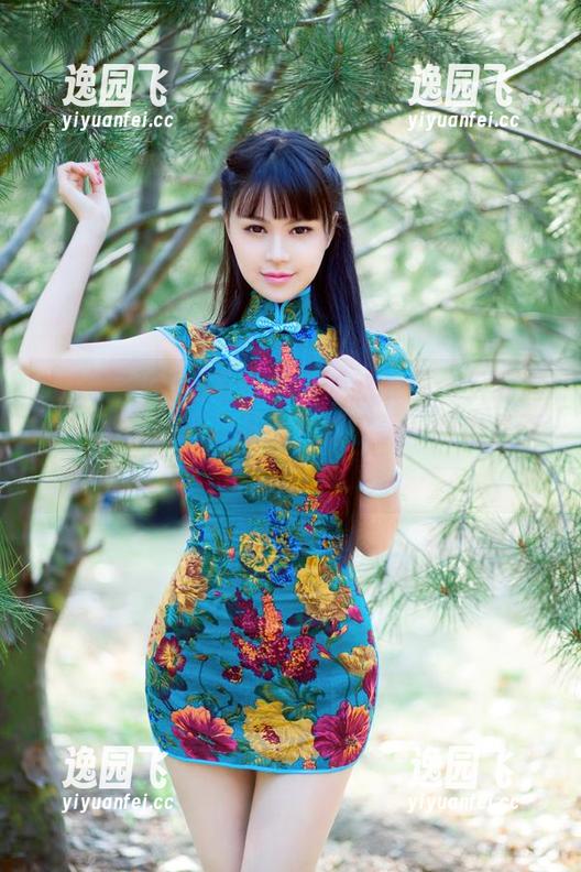 推女郎 - 旗袍写真集中的赵惟依：只可远观，不可亵玩。不过，过来看一眼也是不错的选择。
