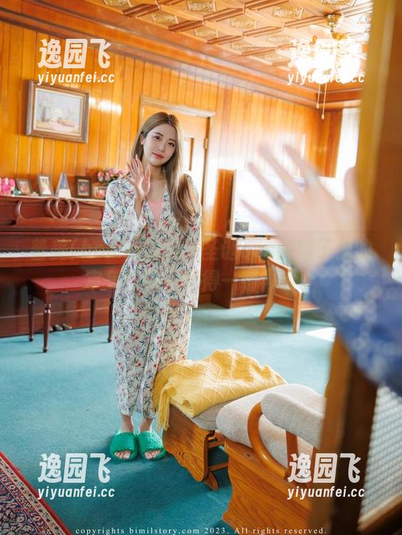 普美(bomi)用这波圣诞cos刷新了我的审美！图包值得一看再看。