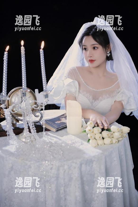 沉浸在桃暖酱的少女私拍美图中，不由得想起年轻的日子。