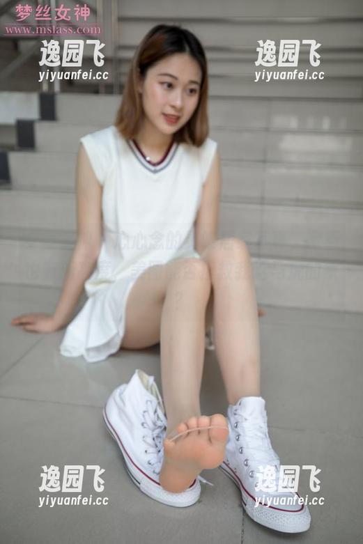 梦丝女神 - 心心念的灵唯居家写真，窝着也有新高度，美图能否拯救我这马虎的家？
