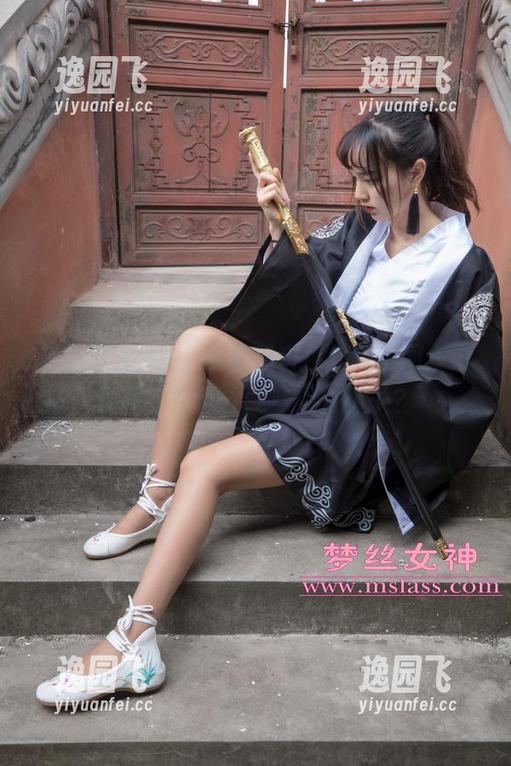 梦丝女神 - 玥玥的最新白色丝袜空间，谁说只有空间才能穿上白袜子？