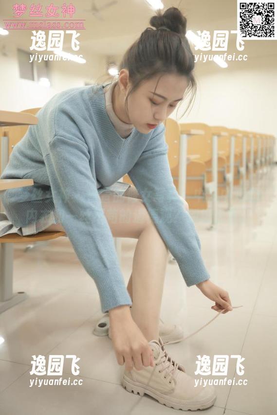 梦丝女神 - 香萱的修女写真：中规中矩的内衣和一丝不苟的道德观？别想太多。