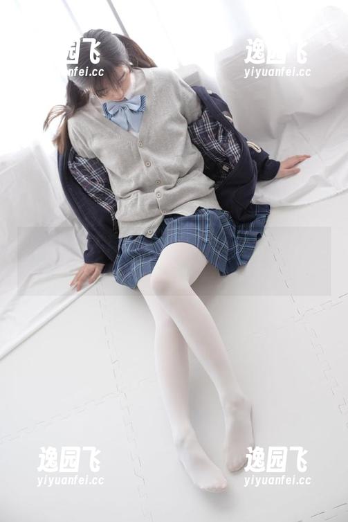 小心！这款印花衣和白丝的搭配，森萝财团图包精选，可能会让你心不在焉哦！