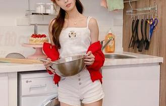 泥泥汝的cos有多强？等你来也带上原图吧！”“–撒娇变身，头像自动更新！
