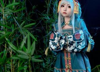 爆机少女喵小吉的“灼灼其华”系列：至少其中一张壁纸是你的新宠。