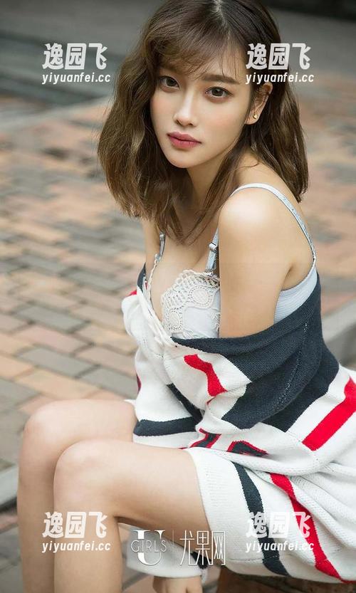爱尤物 - 李丽莎校服展现，最新美图，比我高中穿的还好！